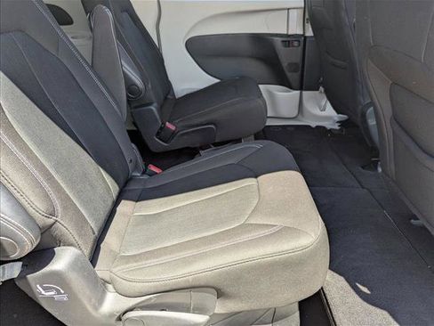 Used 2022 Chrysler Voyager LX FWD image 18