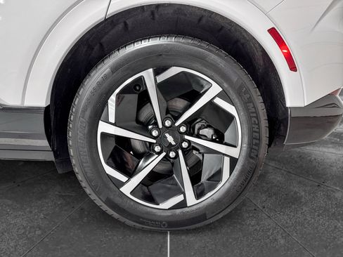 Used 2024 Chevrolet Equinox EV LT image 32