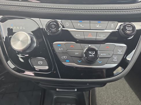 New 2026 Chrysler Pacifica Select FWD image 16