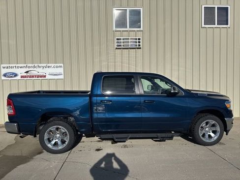 Used 2022 RAM 1500 4x4 Crew Cab image 1