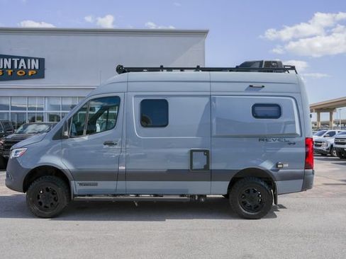 Used 2021 Mercedes-Benz Sprinter 2500 image 11