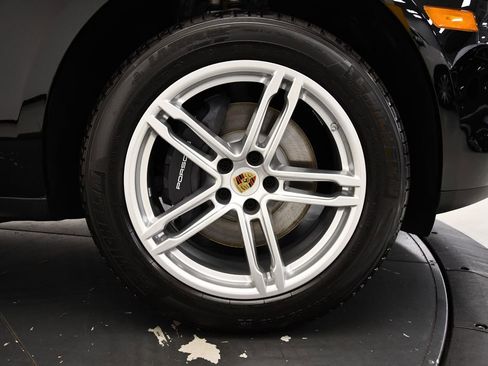 Used 2025 Porsche Macan image 18