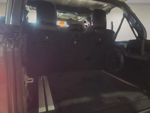 Used 2018 Jeep Wrangler Unlimited Rubicon image 13