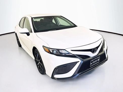 Used 2024 Toyota Camry SE FWD image 13