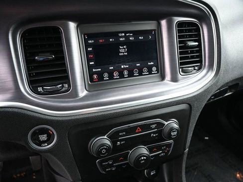 Used 2018 Dodge Charger SXT w/ Blacktop Package RWD image 9