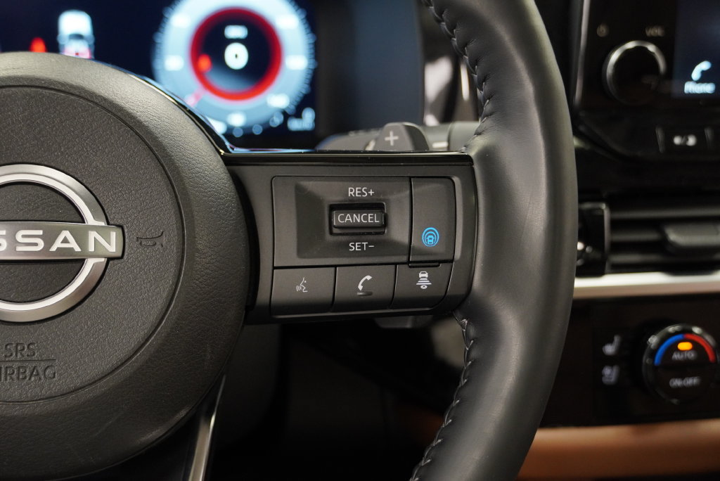 Used 2024 Nissan Pathfinder Platinum AWD/4WD image 36