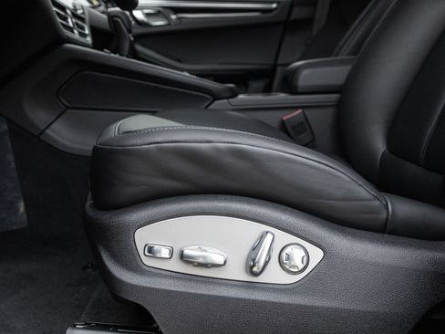 Certified 2026 Porsche Macan AWD/4WD image 21
