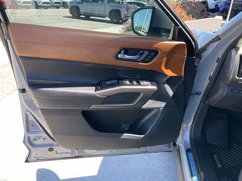 Used 2024 Nissan Pathfinder Platinum w/ Cargo Package AWD/4WD image 14
