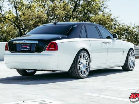 Used 2017 Rolls-Royce Ghost RWD image 65