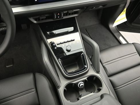 New 2026 Porsche Cayenne Coupe AWD/4WD image 26