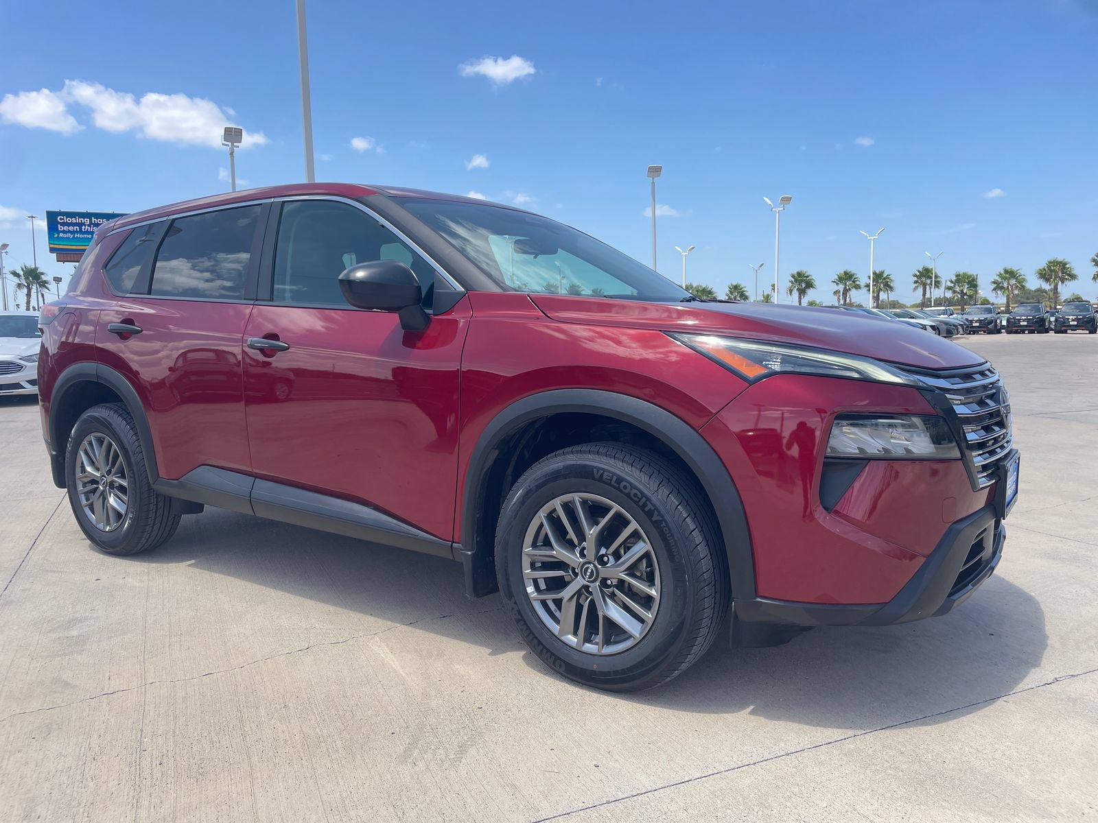 Used 2025 Nissan Rogue S AWD/4WD image 7