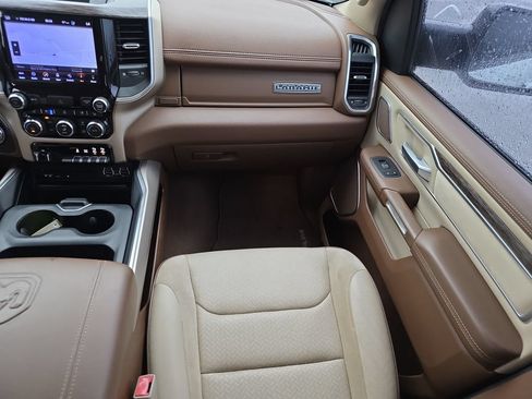 Used 2019 RAM 1500 Laramie AWD/4WD image 17