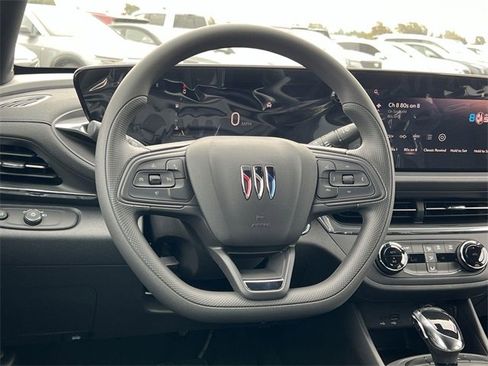 New 2025 Buick Envista Preferred image 12