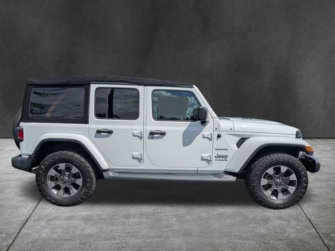 Used 2018 Jeep Wrangler Unlimited Sahara AWD/4WD image 4