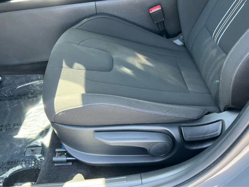 Used 2025 Hyundai Elantra SEL FWD image 29