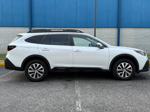 Used 2022 Subaru Outback Premium image 4