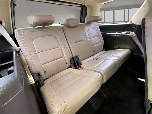 Used 2023 Lincoln Navigator 2WD image 23