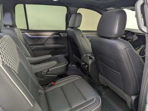 Used 2024 GMC Acadia Denali w/ Super Cruise Package AWD/4WD image 23