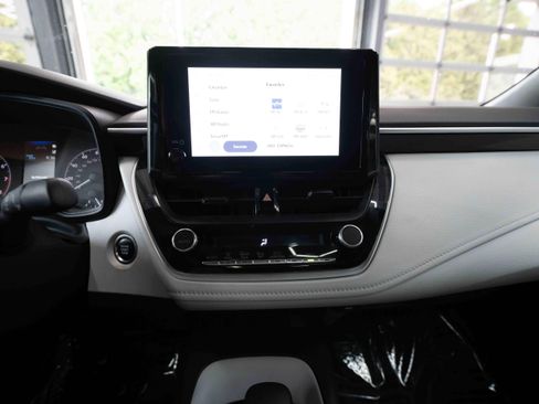 Used 2024 Toyota Corolla SE w/ SE Premium Package FWD image 17