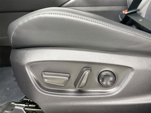 Used 2025 Toyota Crown Signia image 31