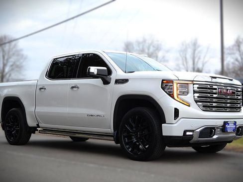 Used 2023 GMC Sierra 1500 Denali w/ Denali Reserve Package image 3