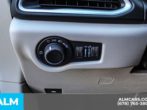 Used 2023 Chrysler Voyager LX FWD image 34
