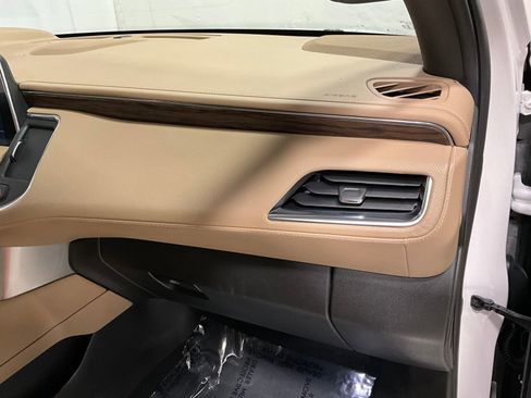 Used 2021 Chevrolet Suburban Premier w/ Premium Package image 15