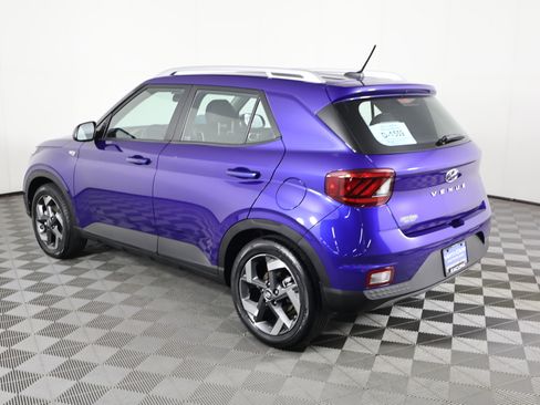 Used 2024 Hyundai Venue SEL image 8