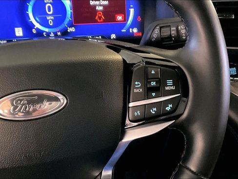Used 2023 Ford Explorer Platinum w/ Technology Package AWD/4WD image 22