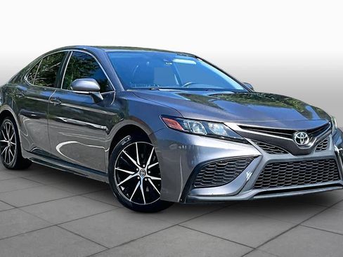 Used 2022 Toyota Camry SE FWD image 3
