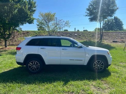 Used 2018 Jeep Grand Cherokee Limited AWD/4WD image 6