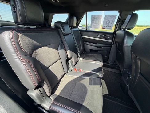 Used 2019 Ford Explorer XLT w/ Equipment Group 202A AWD/4WD image 29