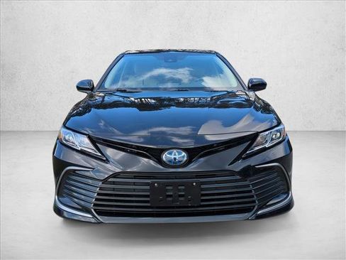 Used 2021 Toyota Camry LE image 2