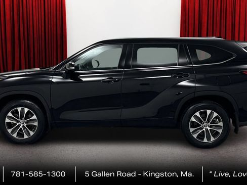 Used 2020 Toyota Highlander XLE AWD/4WD image 8