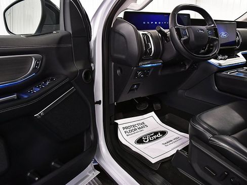 Used 2025 Ford Expedition Max Platinum image 17