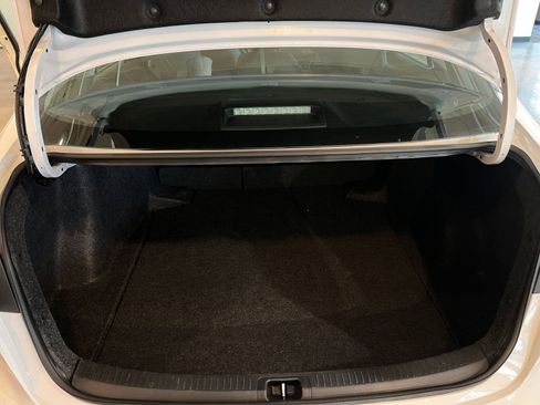 Used 2025 Toyota Corolla LE image 31