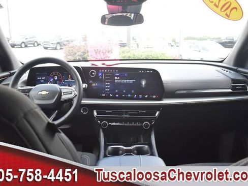 Used 2025 Chevrolet Traverse LT w/ LPO, Floor Liner Package FWD image 3