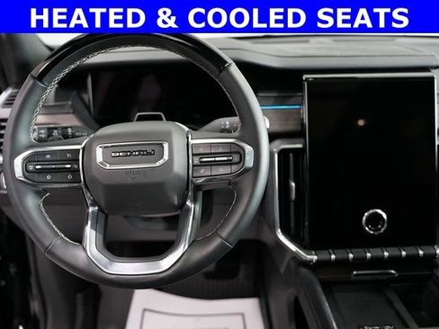 Used 2024 GMC Acadia Denali image 2