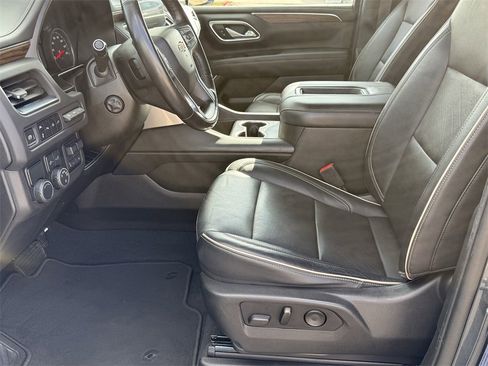 Used 2021 Chevrolet Suburban Premier w/ Premium Package image 11