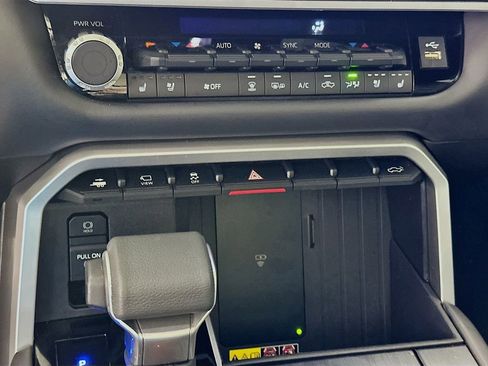 Used 2025 Toyota Tundra Platinum image 16