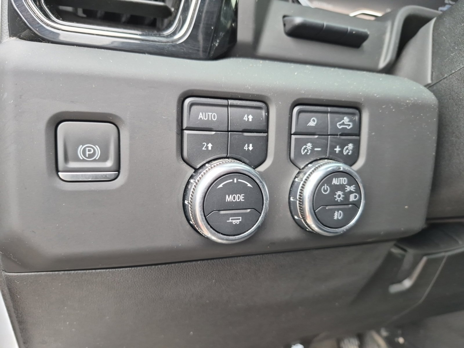 Used 2024 GMC Sierra 2500 AT4 w/ AT4 Premium Plus Package AWD/4WD image 15