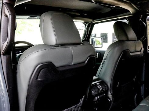 New 2025 Jeep Gladiator Mojave w/ Safety Group image 21