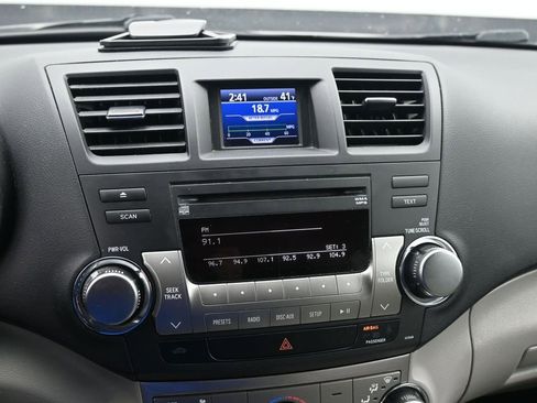 Used 2011 Toyota Highlander w/ Tech Pkg image 14