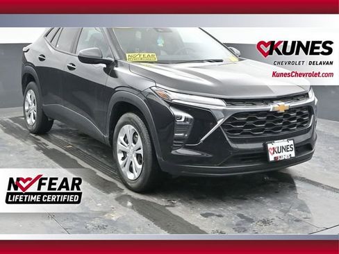 Used 2024 Chevrolet Trax LS image 1