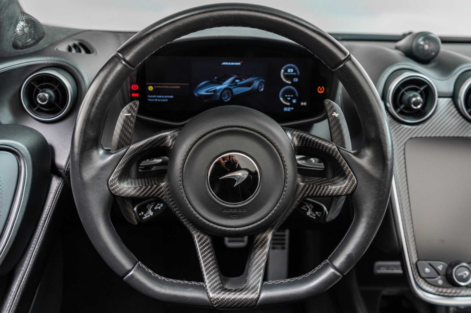 Used 2020 McLaren 570S Spider RWD image 14