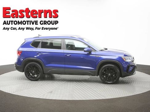 Used 2022 Volkswagen Taos SE w/ Panoramic Sunroof Package FWD image 46