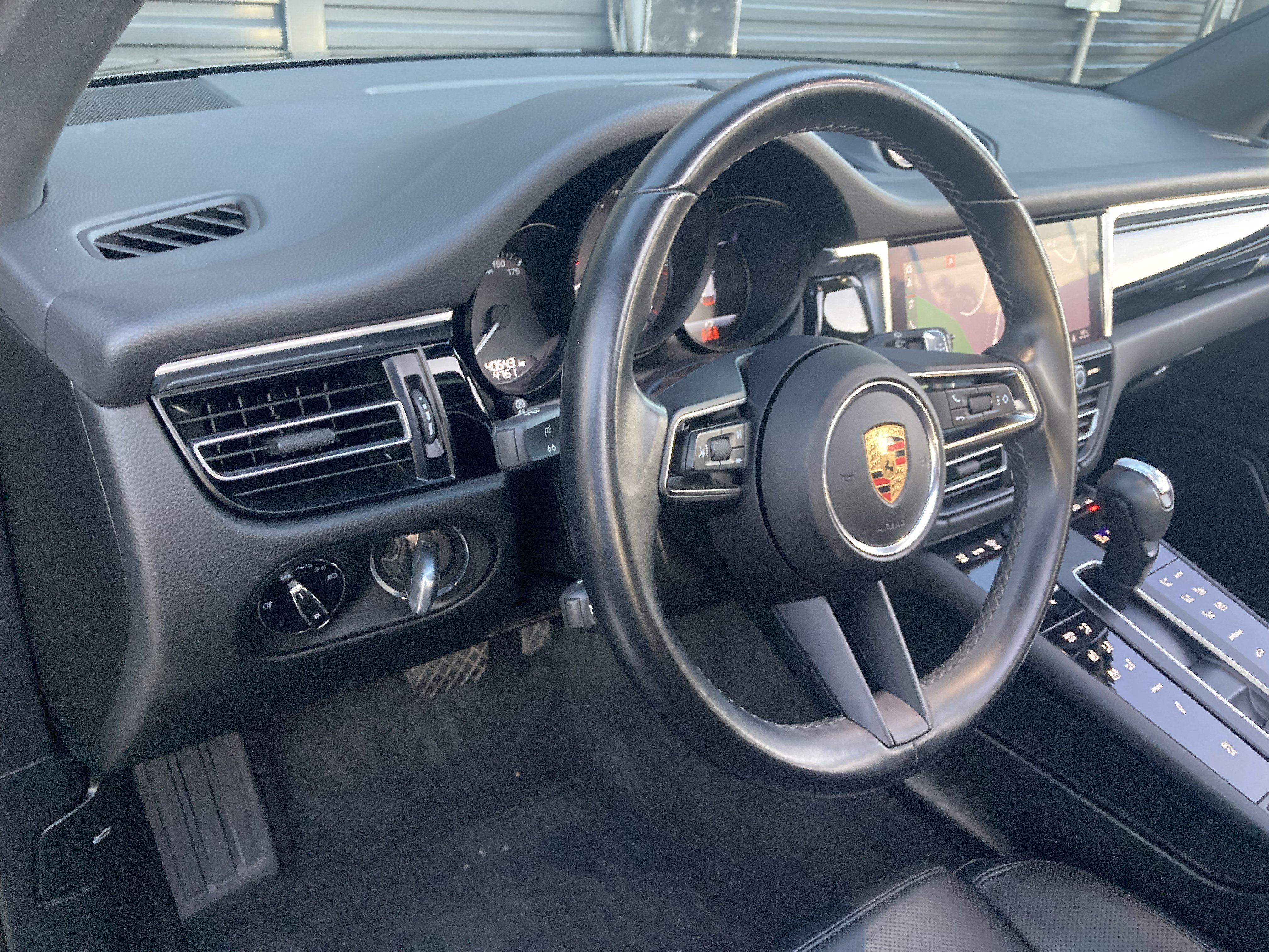 Certified 2024 Porsche Macan AWD/4WD image 16