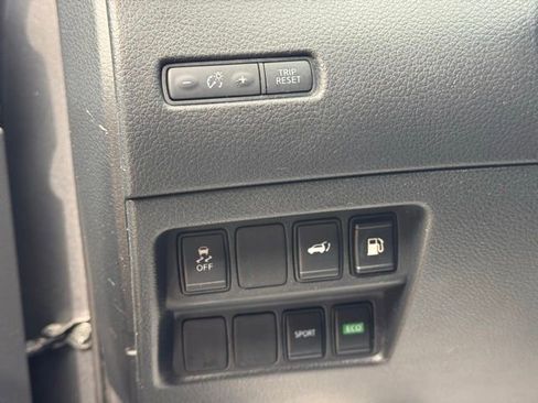 Used 2018 Nissan Rogue SV FWD image 18