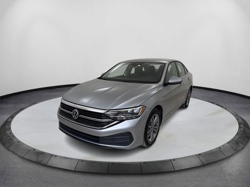 Used 2024 Volkswagen Jetta SE image 1