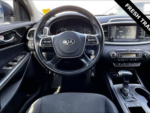 Used 2019 Kia Sorento S image 8